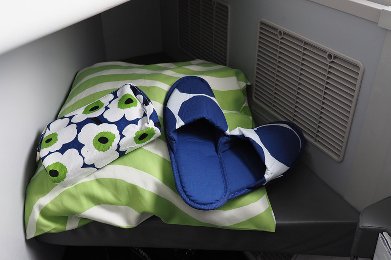 毛布や枕、スリッパにいたるまでマリメッコづくしです