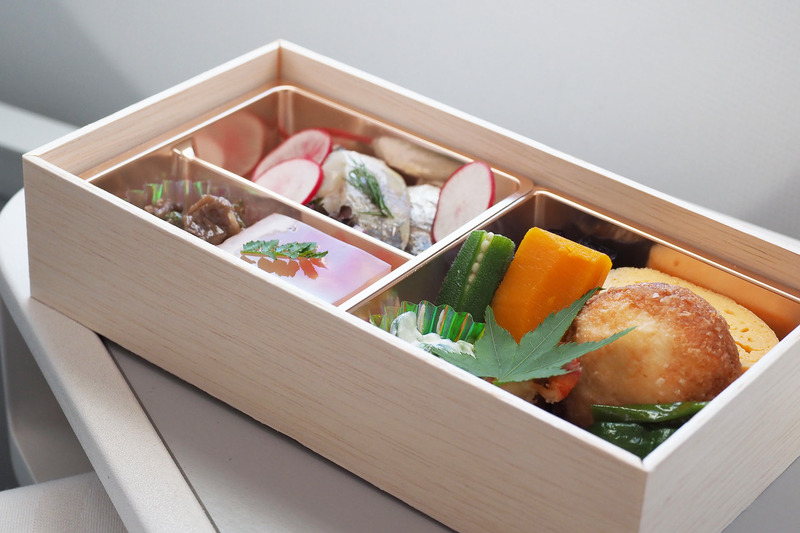 日本人シェフ 前沢リカ氏の監修による成田～ヘルシンキ線ビジネスクラスのシグネチャー・メニュー（現在は秋メニューを提供）