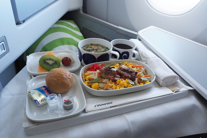 到着前に提供される「軽食」。ボリューム満点で全然軽くありません