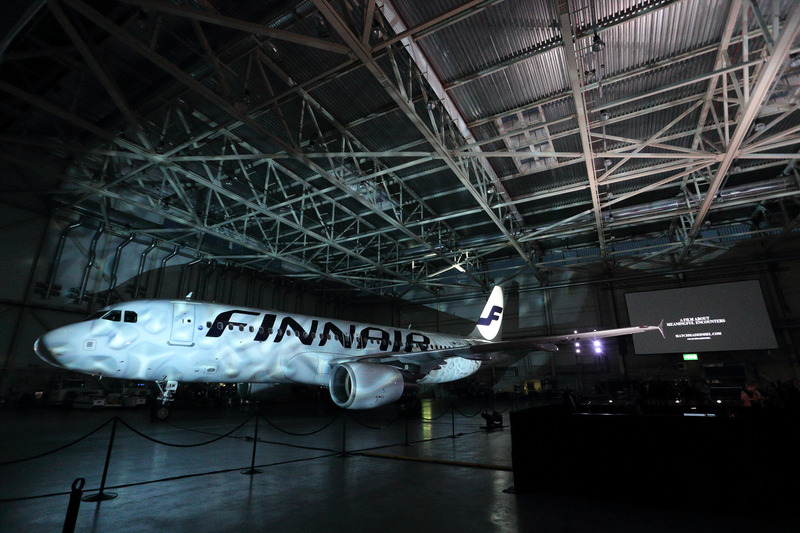 格納庫では2機の飛行機がお出迎え。写真はエアバス A320-200型機