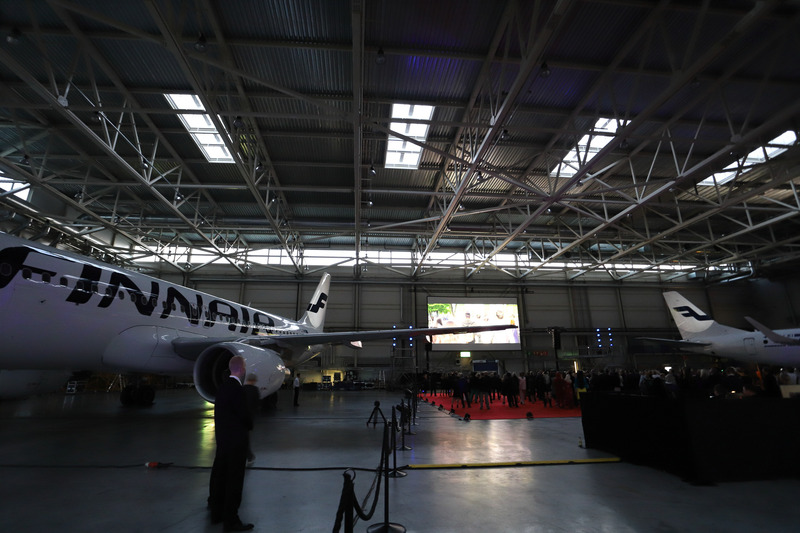 プレミア上映会の模様。ホストを務めたのはフィンランドの映画監督、映画プロデューサーのレニー・ハーリン氏