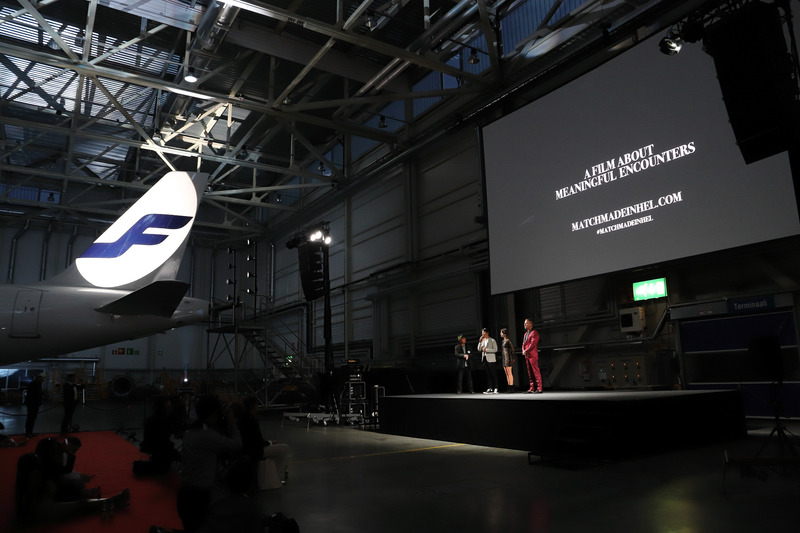 プレミア上映会の模様。ホストを務めたのはフィンランドの映画監督、映画プロデューサーのレニー・ハーリン氏