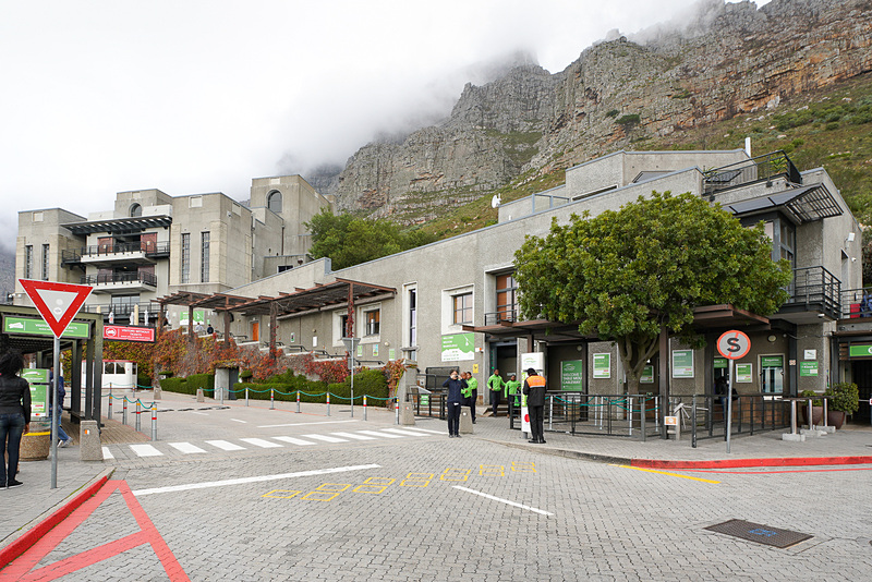 テーブルマウンテン山頂へ向かうロープウェイ駅
