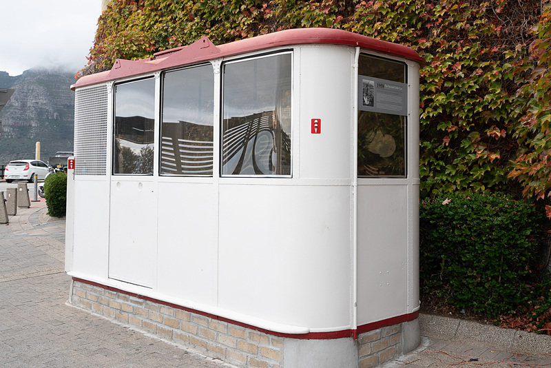 昔のロープウェイが展示されていた