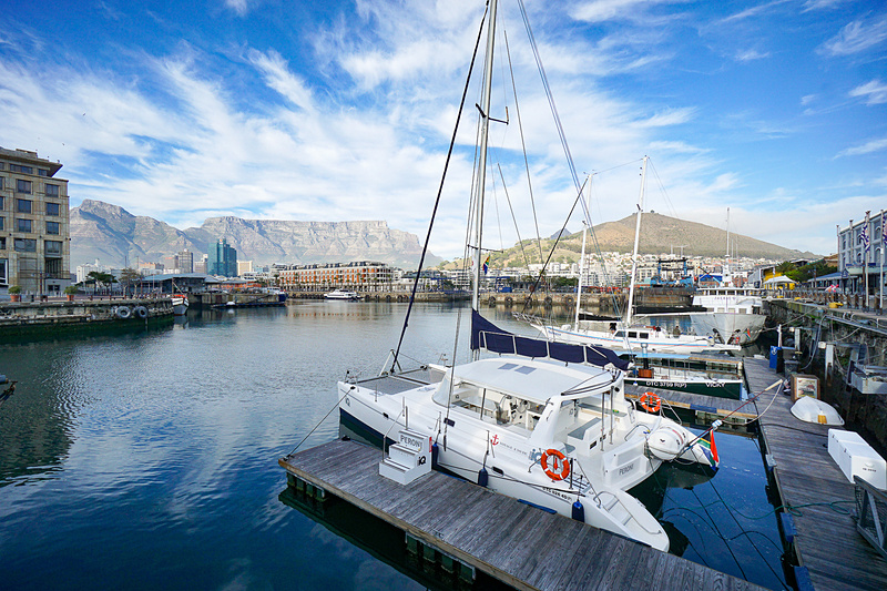 V&Aウォーターフロントのマリーナからテーブルマウンテンを美しく望むことができる