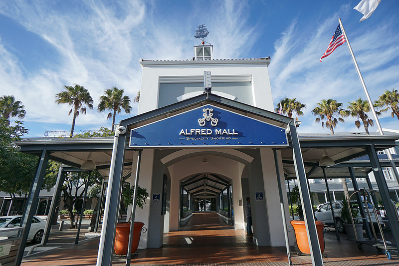 モールのエントランス。なんだかアメリカみたいだ