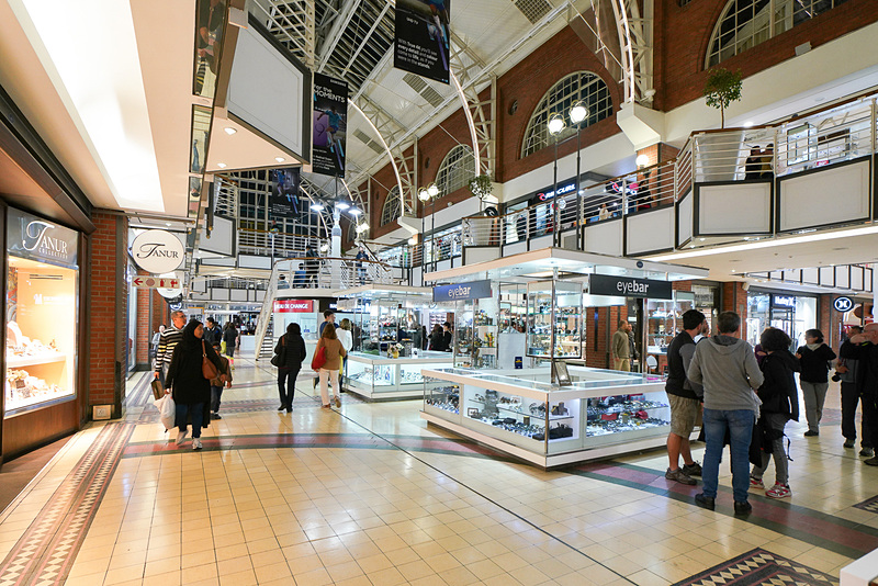 ショッピングモールの内部