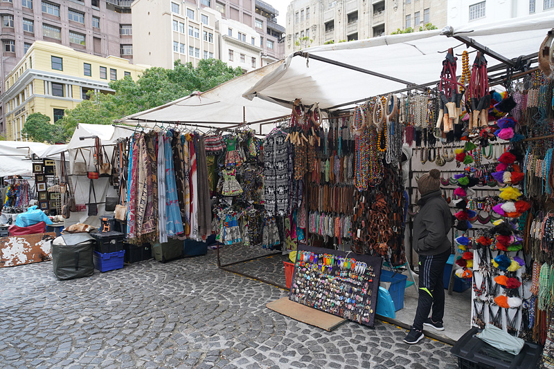 洋服や装飾品も多い