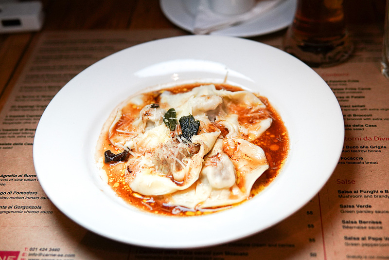 自家製ラビオリ。ラムとパルメザンチーズ入り