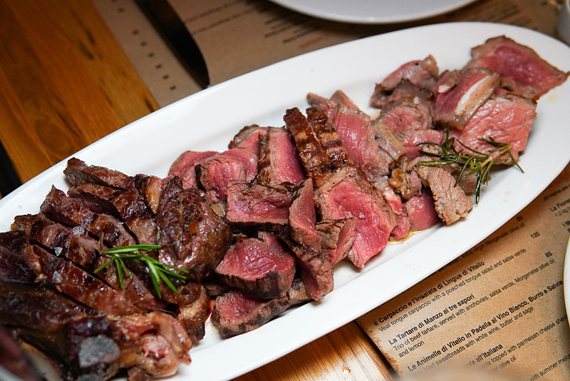 肉は、お任せでさまざまな種類を少しずつ混ぜてもらった