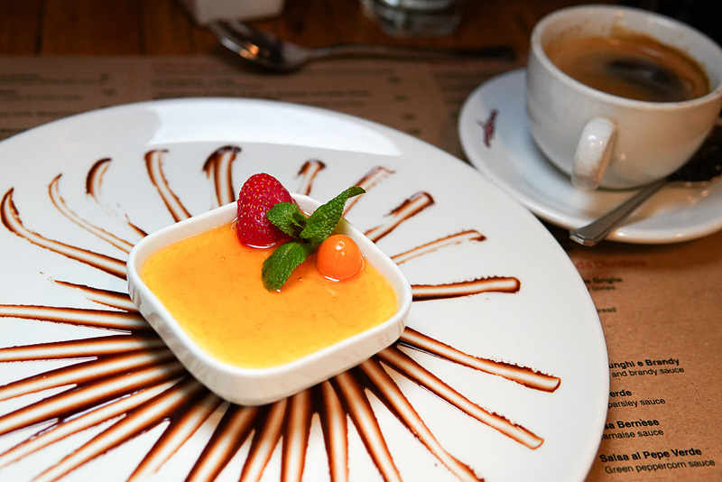 デザートのベイクドクリーム