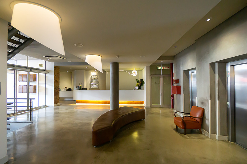 ホテルロビーはコンパクト