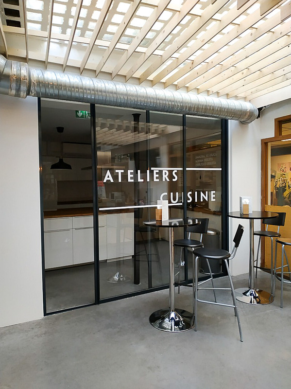 OVNIとZOOM Japonを発行するエディション・イリフネが運営する「エスパス・ジャポン」