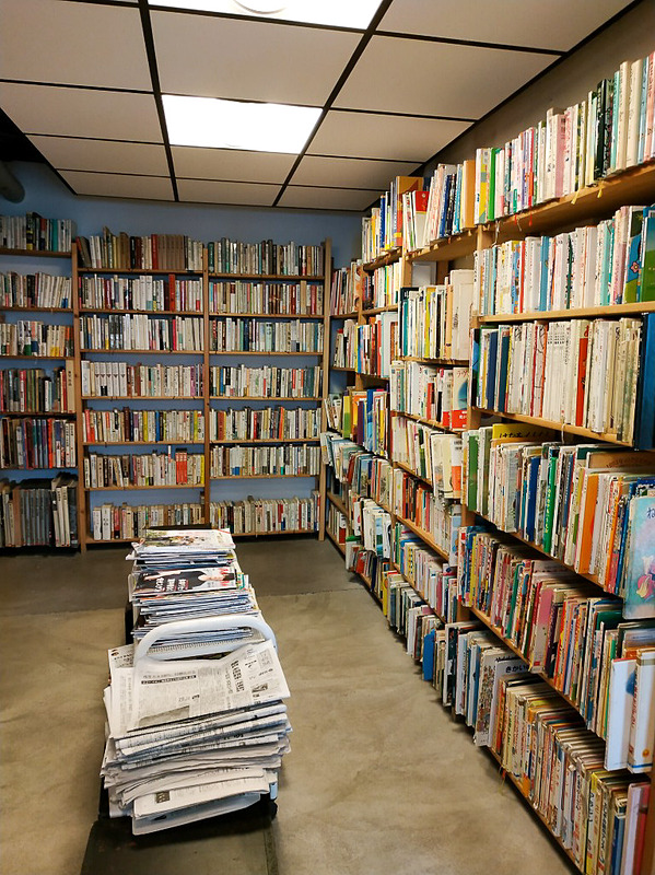 OVNIとZOOM Japonを発行するエディション・イリフネが運営する「エスパス・ジャポン」