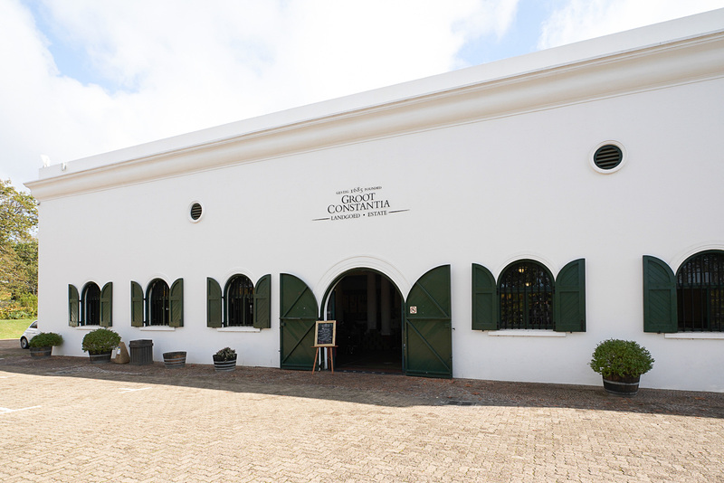 窓枠のデザインや配置などは、ケープダッチ（Cape Dutch）建築を踏襲