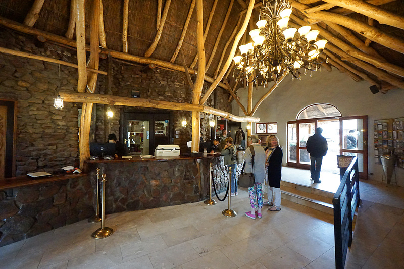 宿泊受付のカウンター