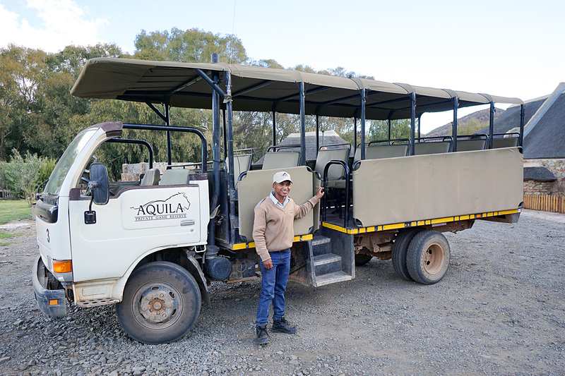 こちらのサファリカーでゲームドライブに向かう