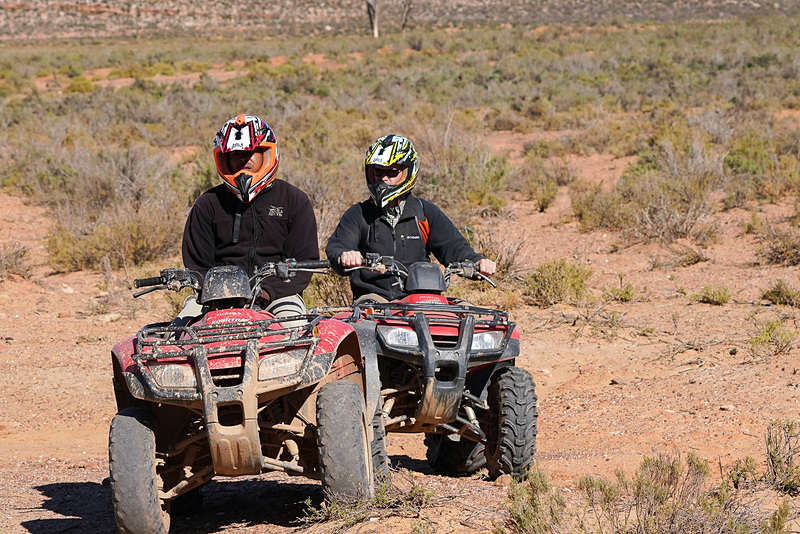 4輪バギーでのゲームドライブも行なっている