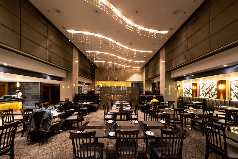 1階レストラン。フランス料理の「Thirty7」