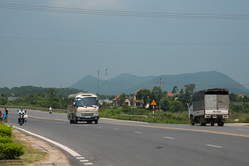 ハノイからハロン湾へと向かう車窓にはベトナムの今と昔がぎゅっと詰まっていた