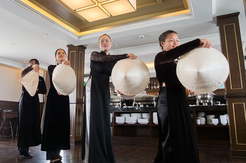 ウェルカムダンス。歓待が続く