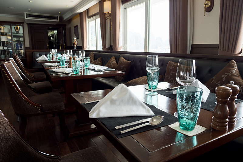 レストラン。1日目の昼食と夕食、2日目の朝食が付いており、すべてこのレストランでいただく