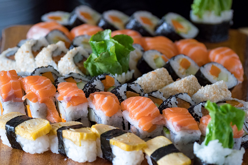 ビュッフェ形式で提供されるランチ。お寿司があったのに驚き、日本風なお寿司の味わいにまた驚いた（つまり美味しかった）