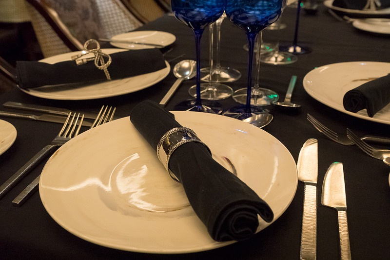 レストランはディナーのセッティング