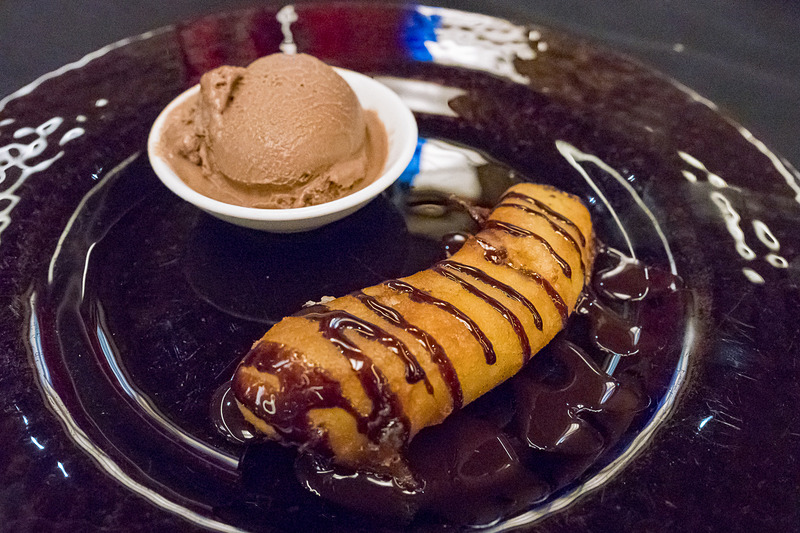 デザートに選んだ「Deep-fried banana with caramel syrup and ice cream」