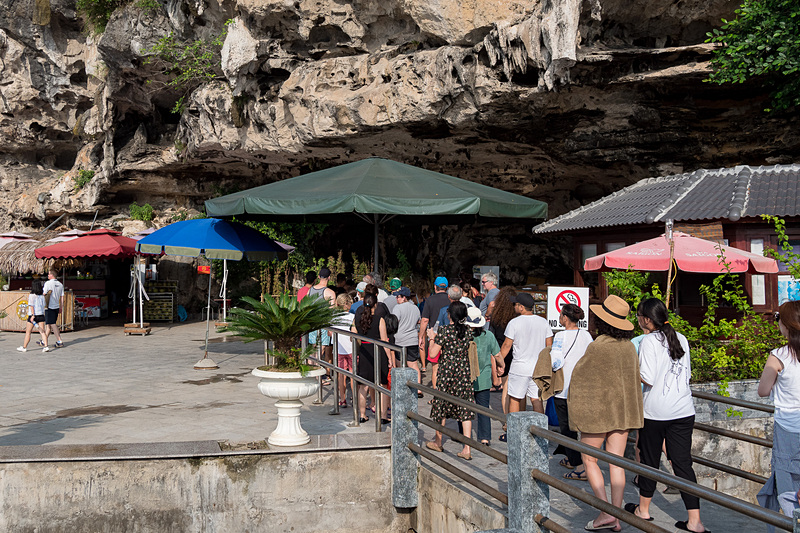 「Ti Top Island（チトフ島）」へ。ソ連の宇宙飛行士「ゲルマン・チトフ」の名を冠しており、島の入り口に石像も建てられている