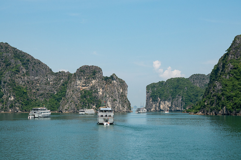 朝食後は下船の準備。もちろんその間も船は、ハロン湾の美しい風景のなかを進む
