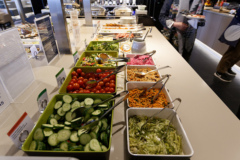 魚介、肉、サラダなど。温かい料理ももちろんある