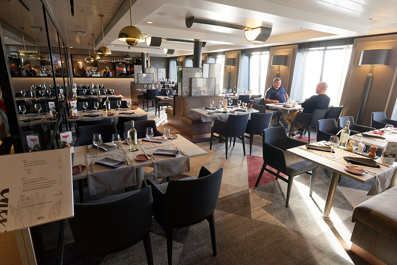 全乗客が利用できるレストランエリア