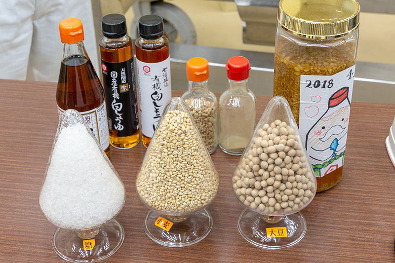 白しょうゆの原材料は小麦と大豆と塩。小麦9割、大豆が1割の配合で作られる