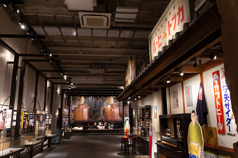 看板なども当時のものや複製されたものが掲げられている