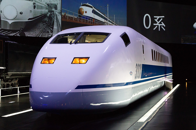 秋のイベントとして12月3日までは特別にこちらの300X（正式名称：955形新幹線試験電車）の内部も公開されている