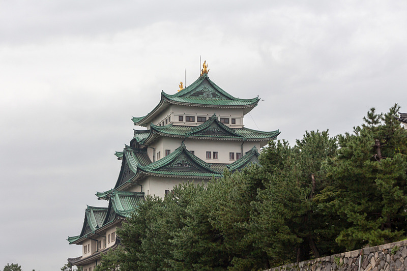名古屋のシンボルともいうべき名古屋城は金の鯱でも有名。国の特別史跡に指定されており、櫓や門は国の重要文化財に指定されている