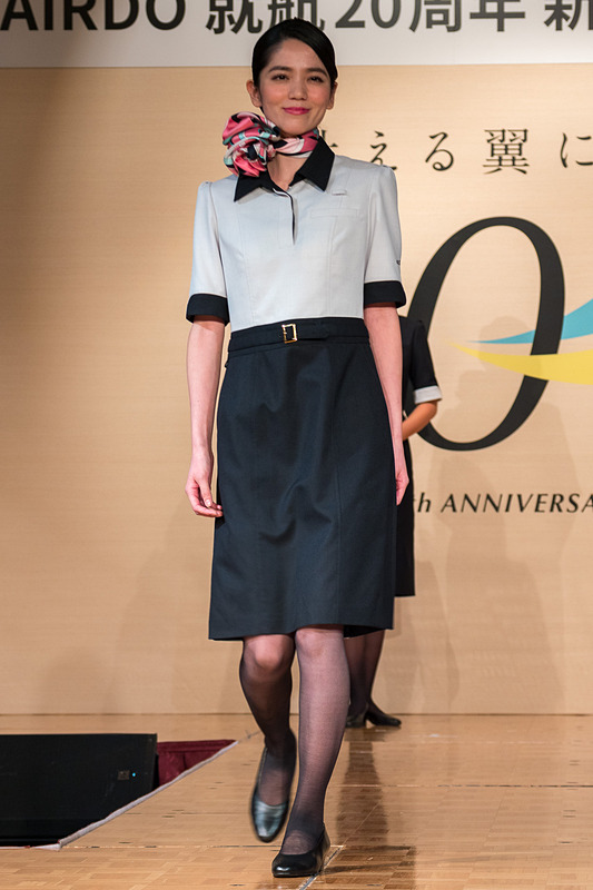 CAの女性/ワンピーススタイル（グレー×ネイビー）