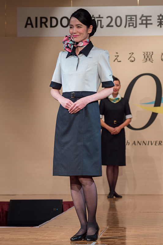 CAの女性/ワンピーススタイル（グレー×ネイビー）