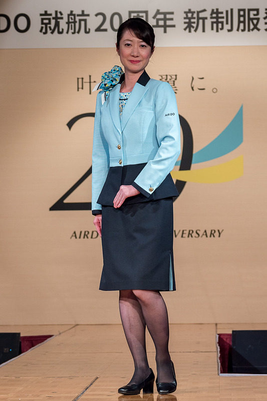 地上旅客スタッフの女性/ジャケットスタイル