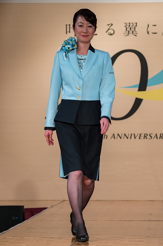 地上旅客スタッフの女性/ジャケットスタイル