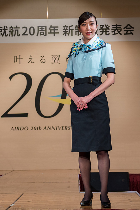 地上旅客スタッフの女性/ワンピーススタイル