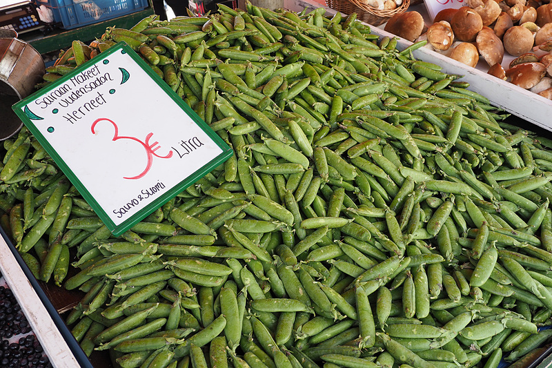 生でも美味しいエンドウ豆。マーケットでは試食もさせてくれました