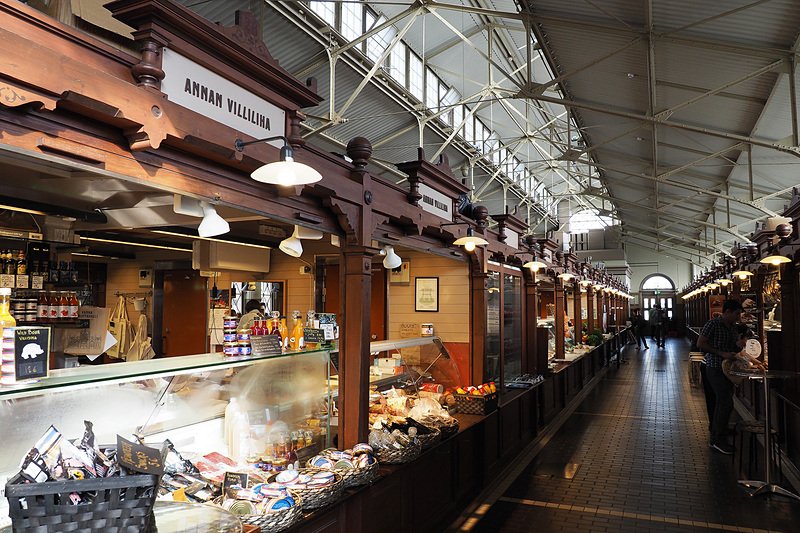 こちらはオールドマーケット。たくさんのお店が整然と並んでいます