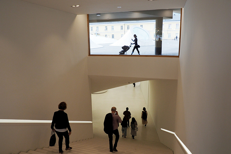 地上と地下にまたがるミュージアムは不思議な雰囲気