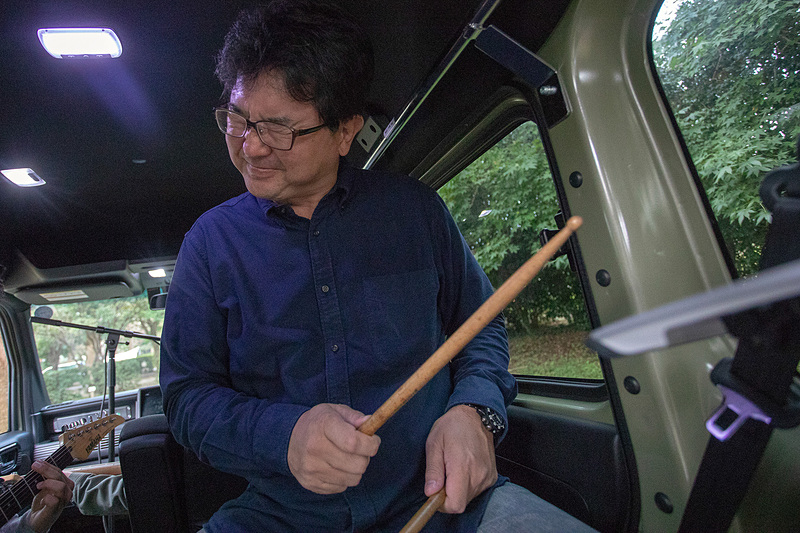 ドラムスのユタカ。バンドリーダーでもある。彼らの次のステージはひょっとすると2019年1月の東京オートサロン？