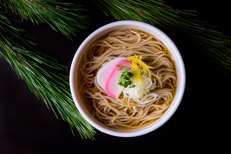 31日の大晦日には23時から年越しそばを無料提供
