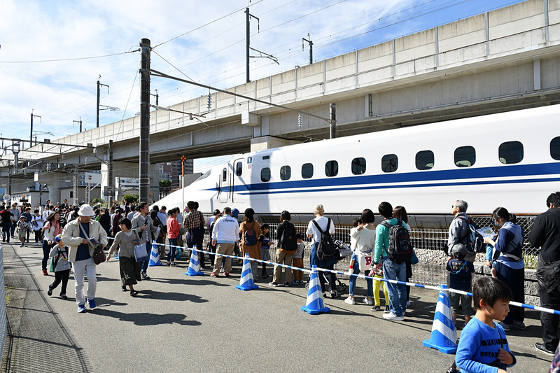 N700系の前が記念撮影スポットとなっていた