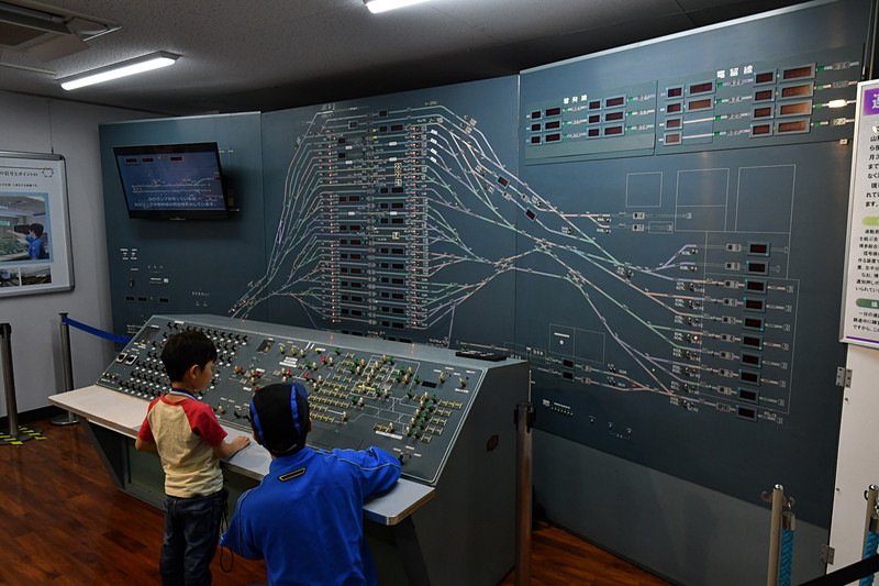 連動表示版と信号操作卓