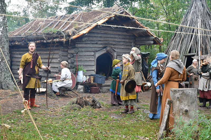 ヘルシンキで鉄器時代の民族祭に遭遇しました